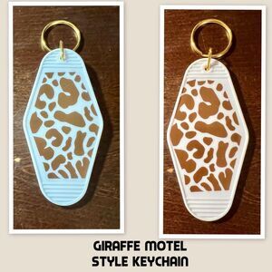 Giraffe Motel Style Keychain